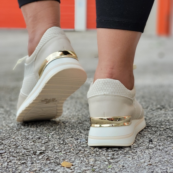 Sports Women's Lace-up Beige Sneakers - Picture 5 of 6